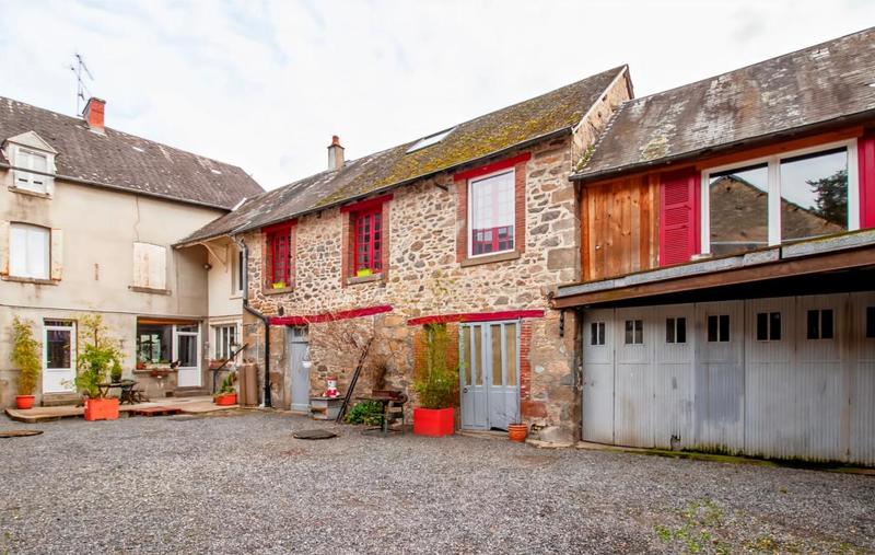 Maison - 270 m² - 6 pièces