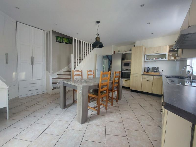 Maison - 197 m² - 8 pièces