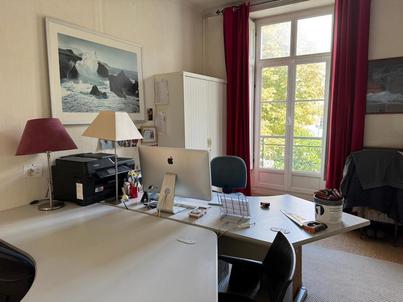 Maison - 220 m² - 9 pièces