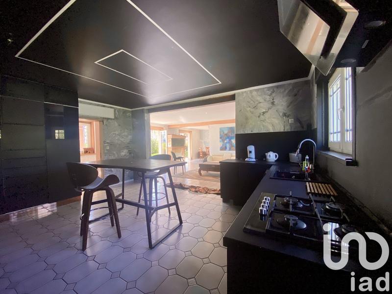 Maison - 217 m² - 8 pièces