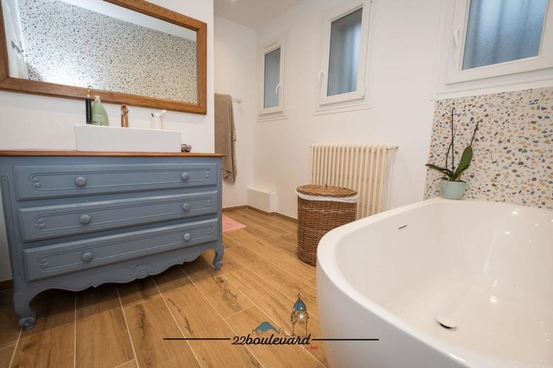 Pavillon - 240 m² - 10 pièces