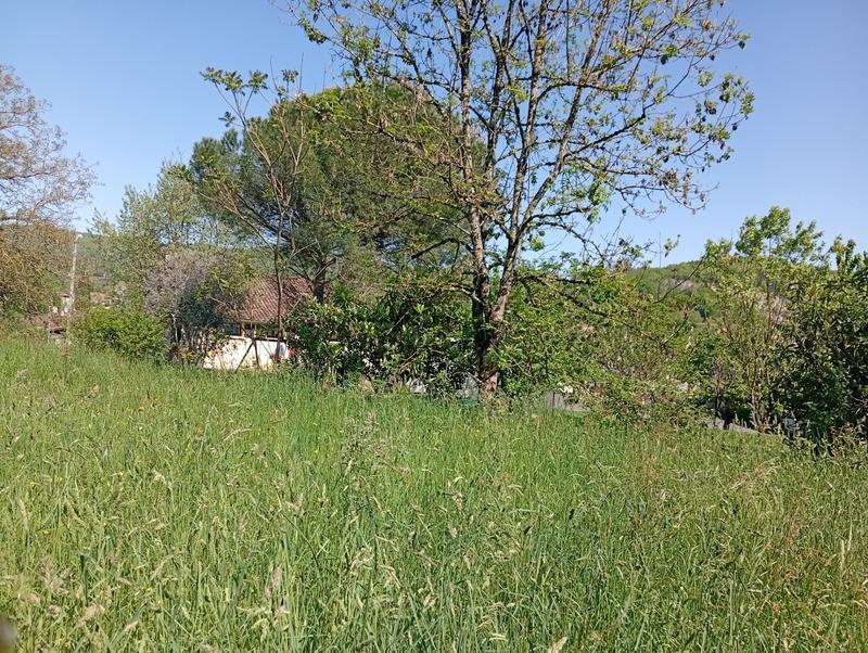 Terrain constructible - 1 100 m²
