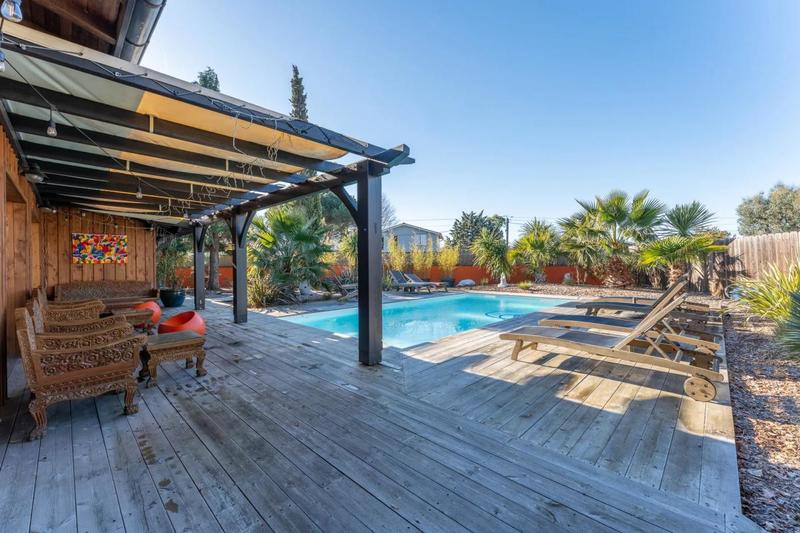 Propriété - 233 m² - 9 pièces