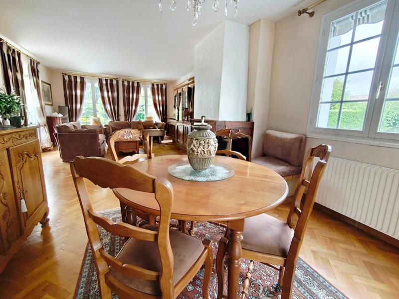 Maison - 177 m² - 7 pièces