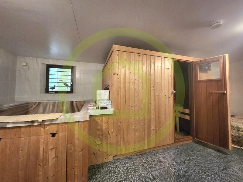 Maison - 218 m² - 6 pièces