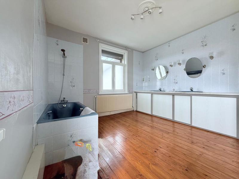 Maison - 450 m² - 16 pièces