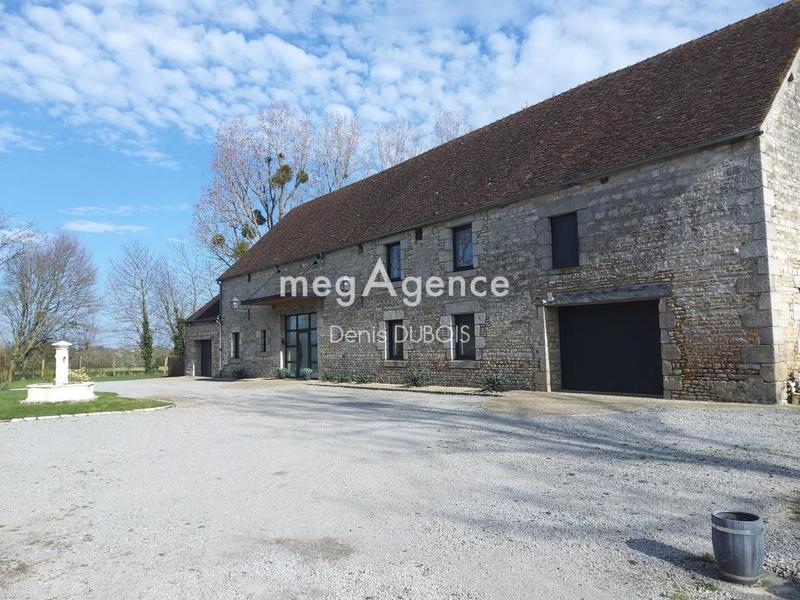 Corps de ferme - 360 m² - 10 pièces