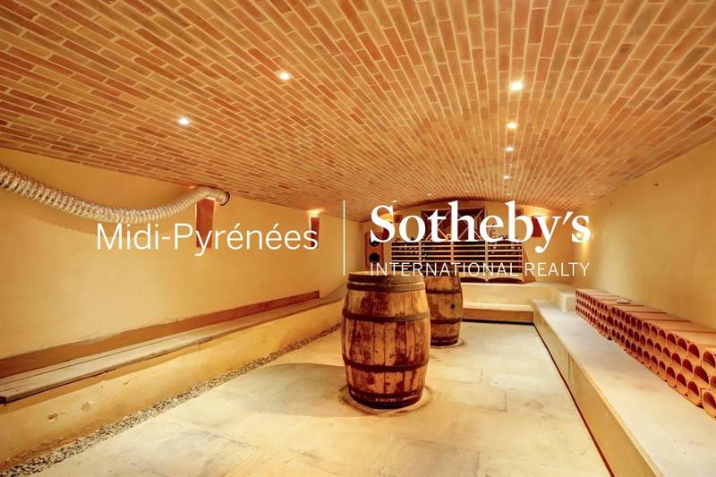 Maison - 625 m² - 17 pièces