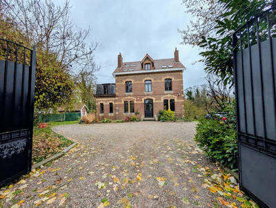 Maison - 300 m² - 11 pièces