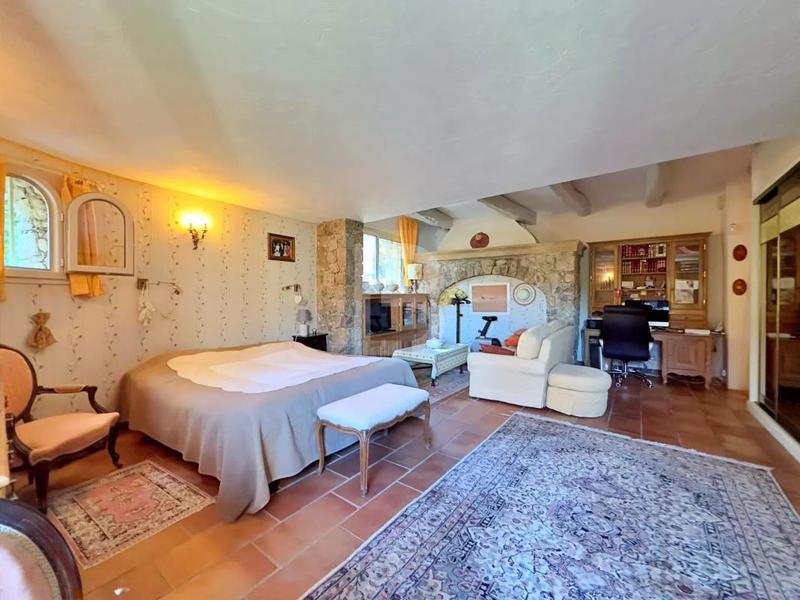 Propriété - 192 m² - 8 pièces