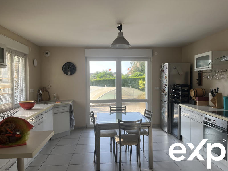 Maison - 298 m² - 12 pièces