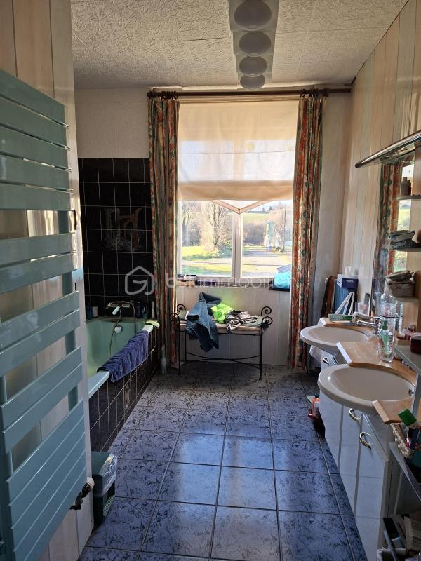 Maison traditionnelle - 243 m² - 8 pièces