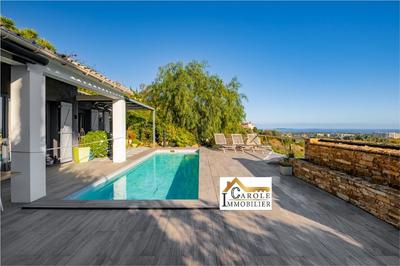 Maison traditionnelle - 178 m² - 3 pièces