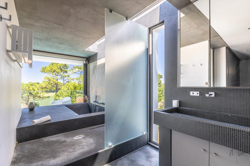 Maison contemporaine - 332 m² - 8 pièces