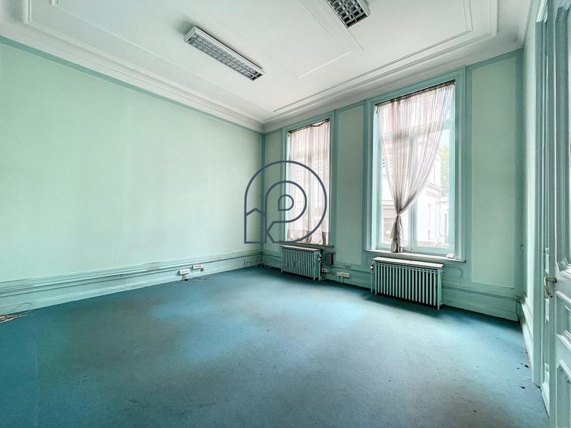Bureau - 244 m²