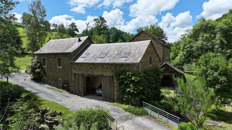 Maison - 305 m² - 10 pièces