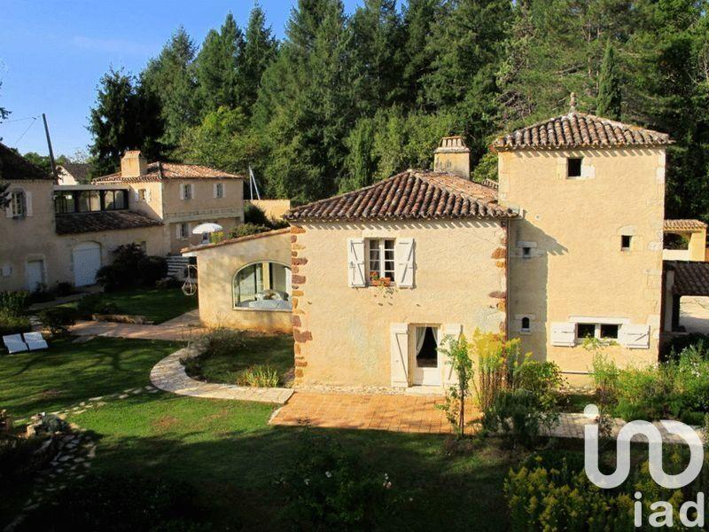 Maison - 305 m² - 10 pièces