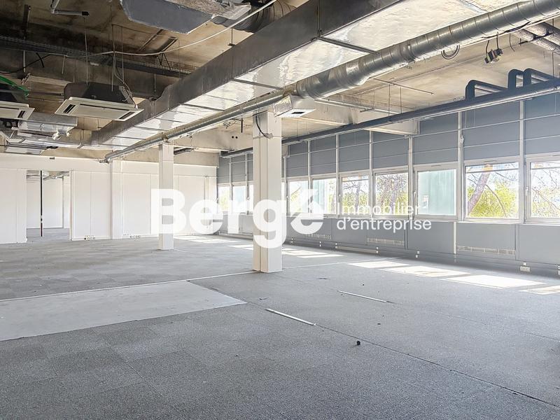 Entrepôt - 1 330 m²