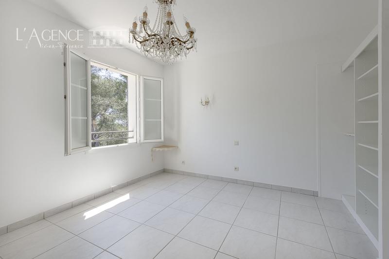 Maison - 260 m² - 8 pièces