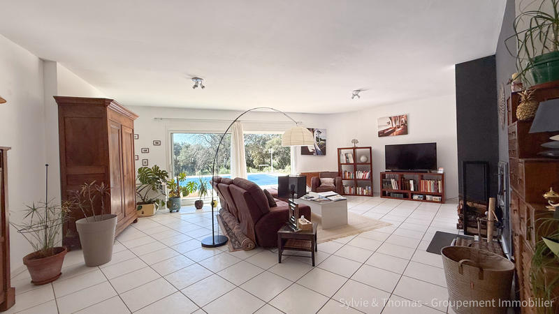 Maison - 285 m² - 8 pièces