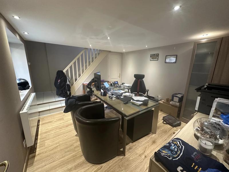 Local commercial - 111 m² - 4 pièces