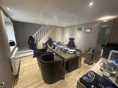 Local commercial - 111 m² - 4 pièces