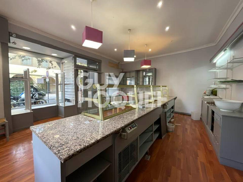 Maison - 250 m² - 7 pièces