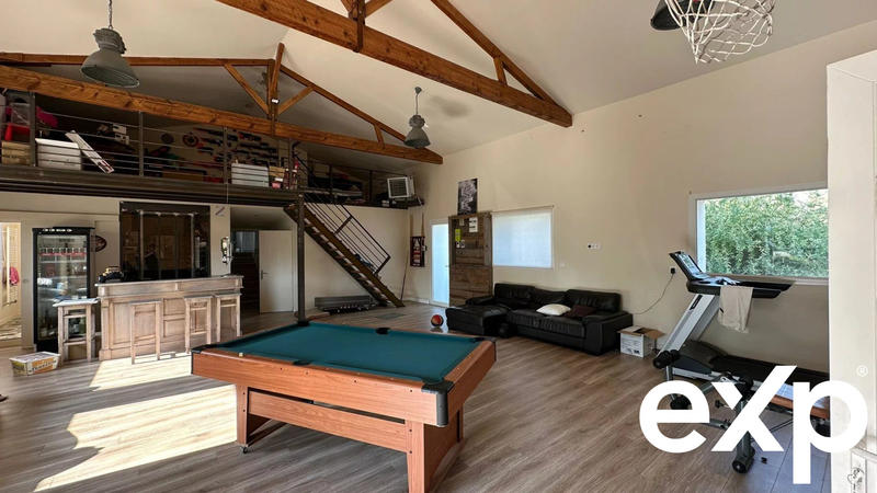 Maison - 307 m² - 10 pièces