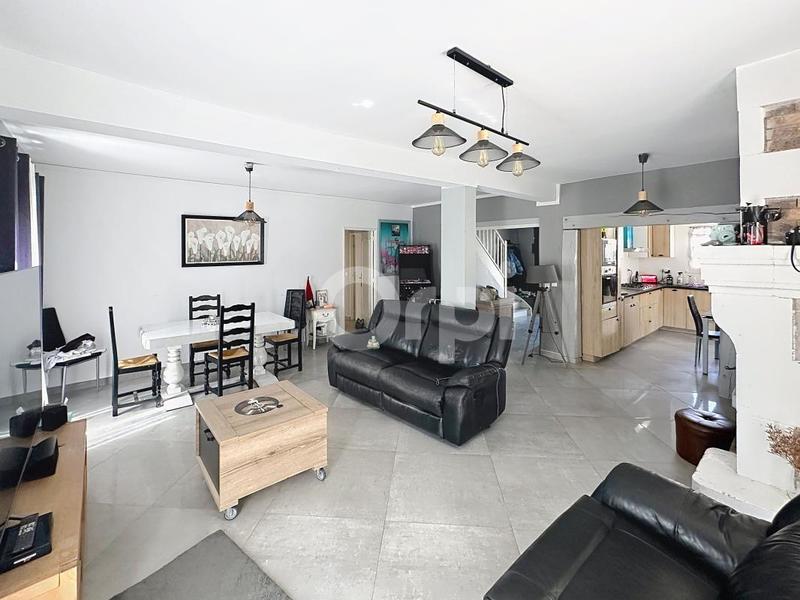 Maison - 203 m² - 6 pièces