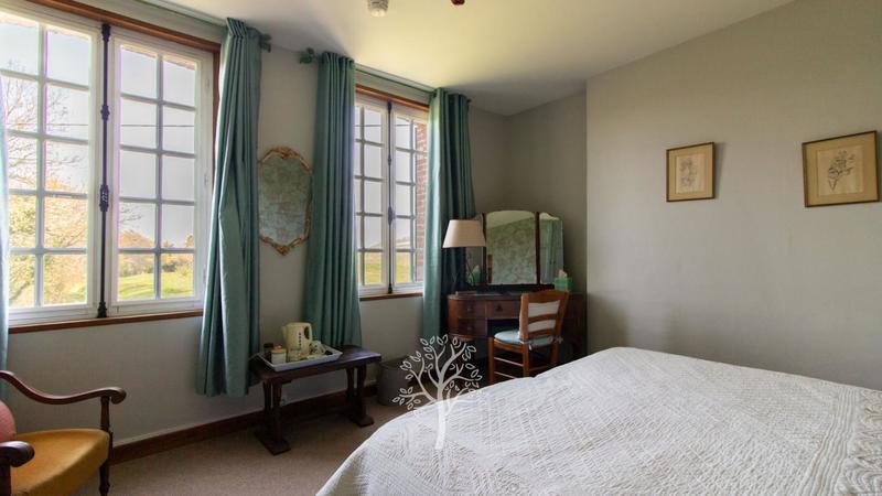 Moulin - 264 m² - 8 pièces