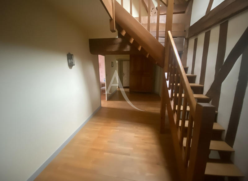 Maison - 249 m² - 11 pièces