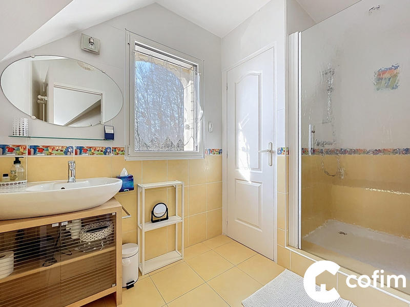 Maison - 237 m² - 10 pièces