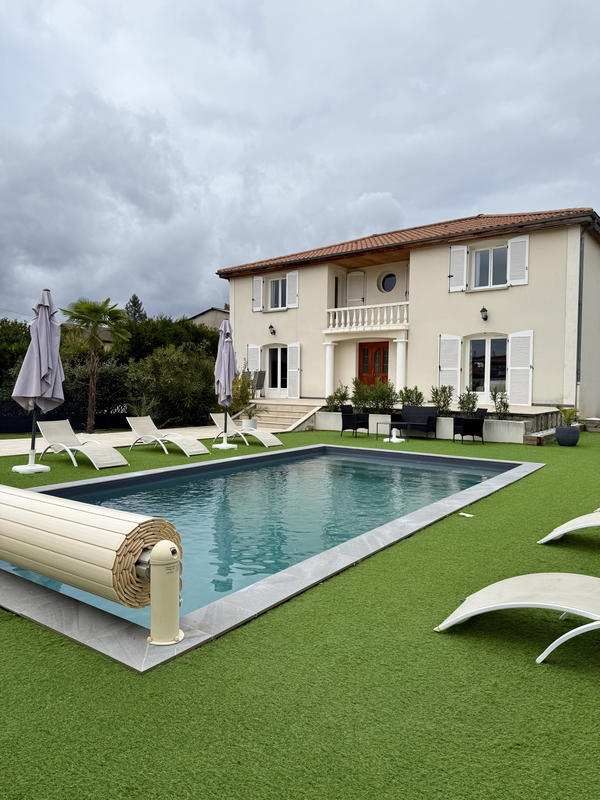 Maison - 277 m² - 8 pièces