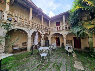 Maison - 427 m² - 13 pièces