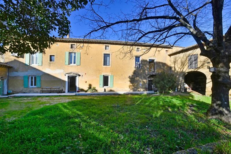 Maison - 250 m² - 7 pièces