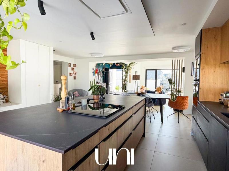 Maison - 222 m² - 6 pièces