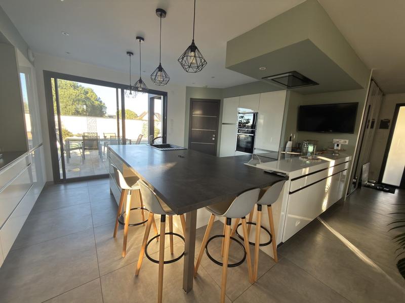 Maison contemporaine - 196 m² - 7 pièces