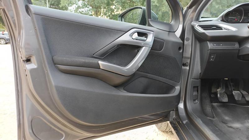 Peugeot 2008 1.5 BlueHDi 100 Allure - 5 places