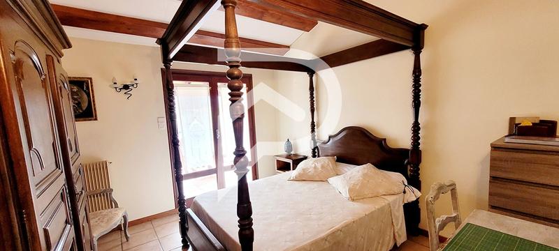 Demeure - 259 m² - 11 pièces