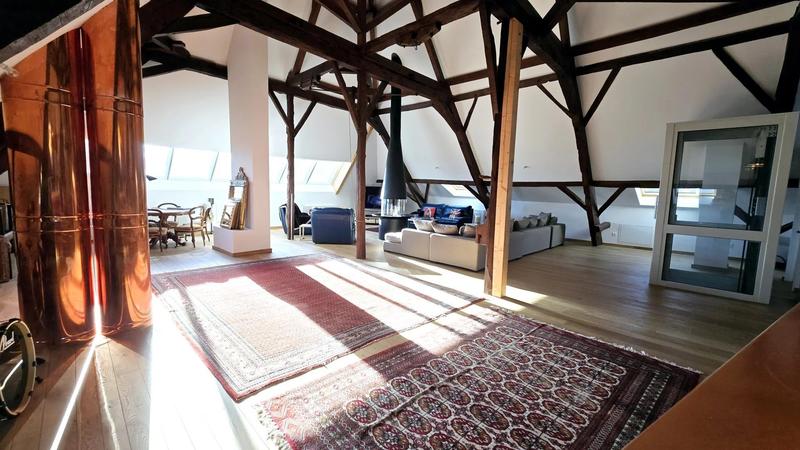 Maison - 600 m² - 10 pièces