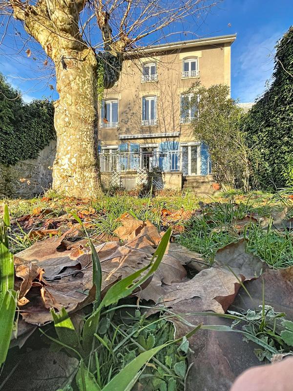 Maison - 261 m² - 8 pièces