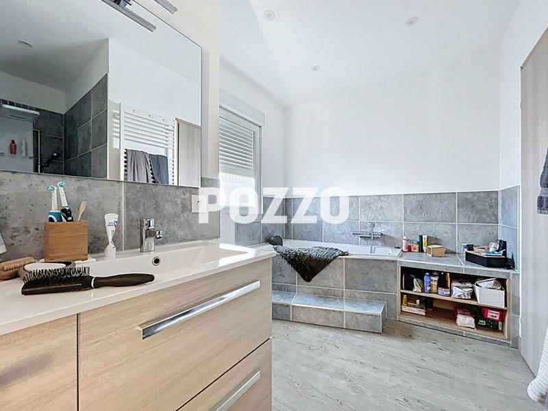 Maison - 196 m² - 8 pièces