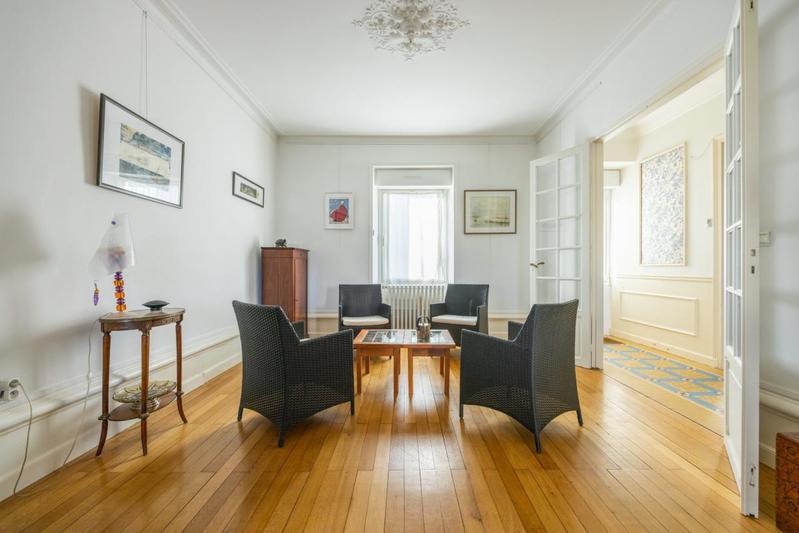 Maison - 217 m² - 8 pièces