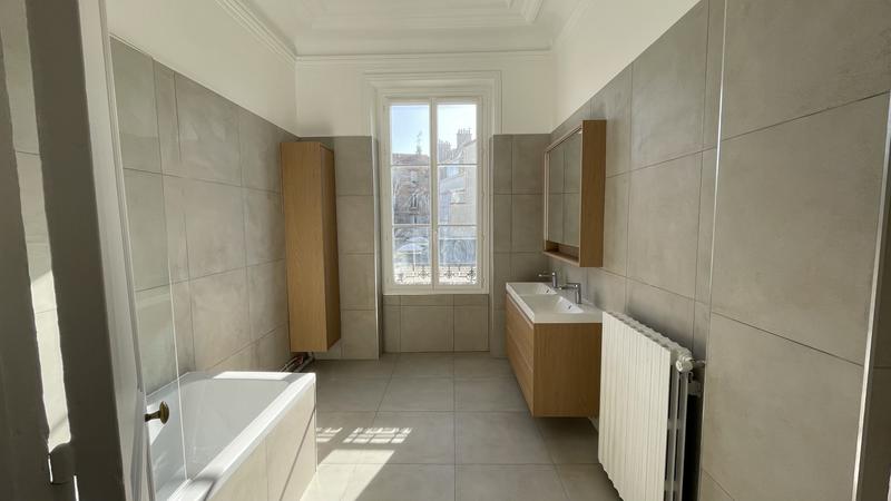 Appartement - 160 m² - 5 pièces