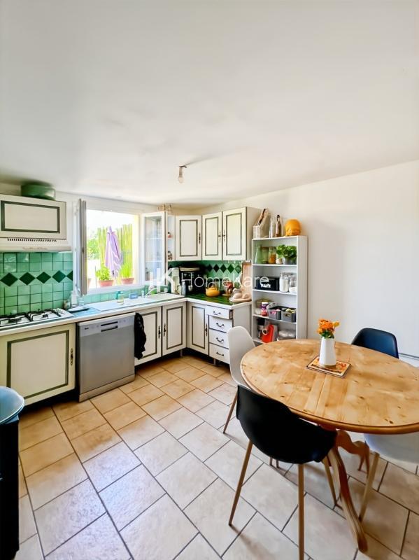 Maison - 220 m² - 6 pièces