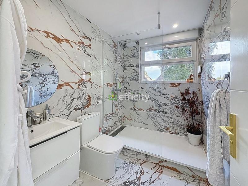 Pavillon - 134 m² - 6 pièces