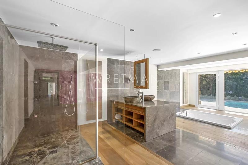 Villa - 430 m² - 9 pièces