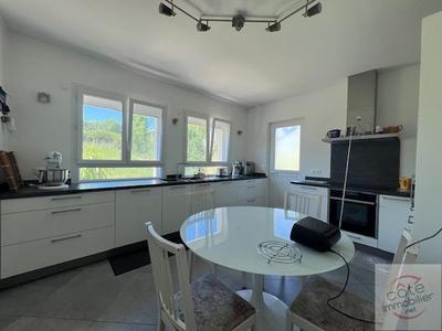 Maison - 240 m² - 6 pièces