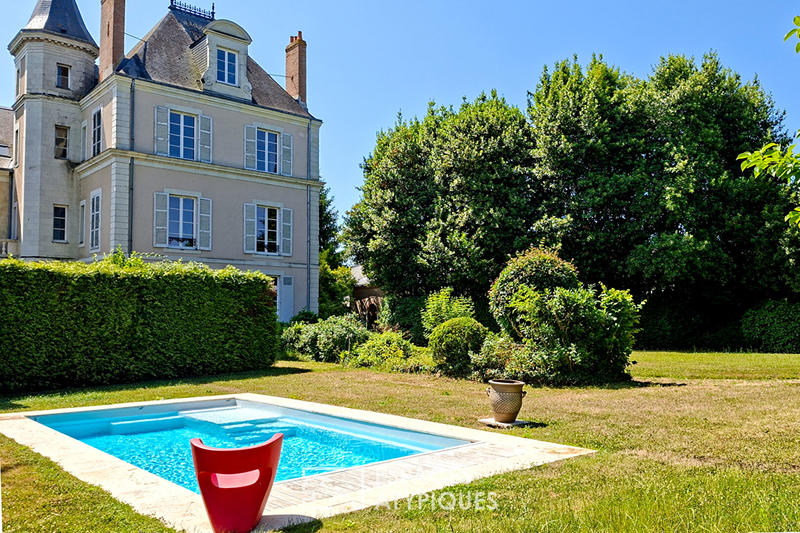 Maison - 382 m² - 10 pièces