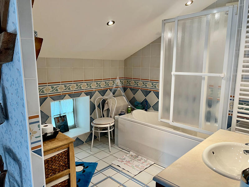 Maison - 200 m² - 9 pièces